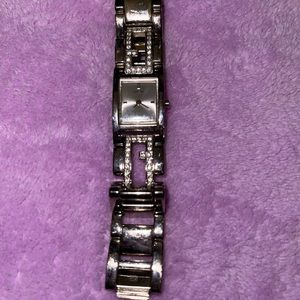 Woman’s GG Guess watch!